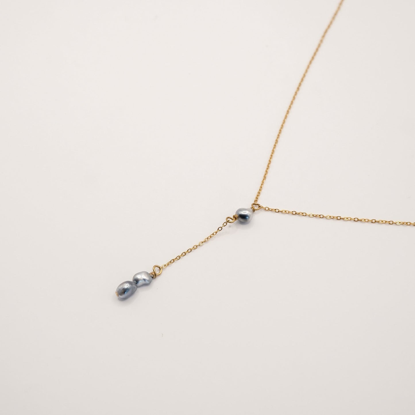 Collier Eia en keshis de Tahiti ou d'eau douce. Bijoux en acier inoxydable doré