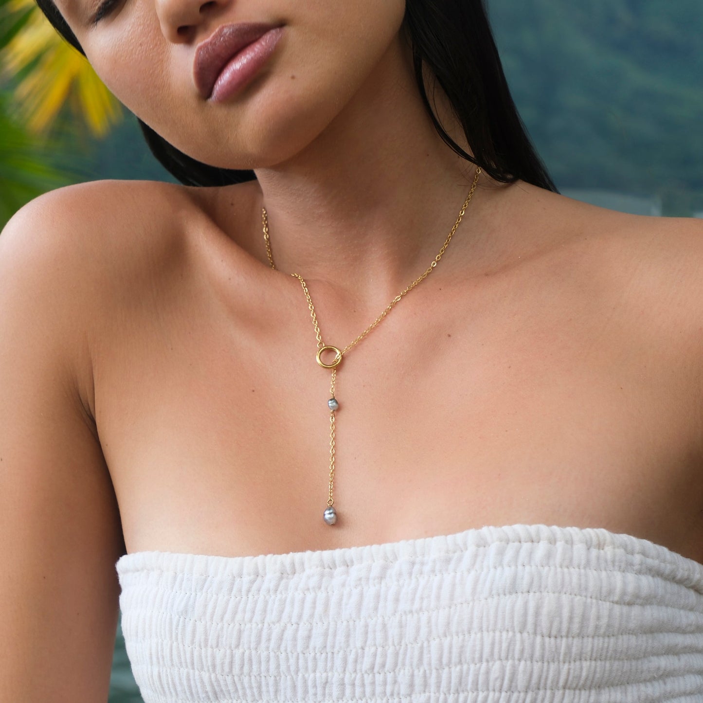 Collier Kinari en keshis de Tahiti ou d'eau douce. Bijoux en acier inoxydable doré
