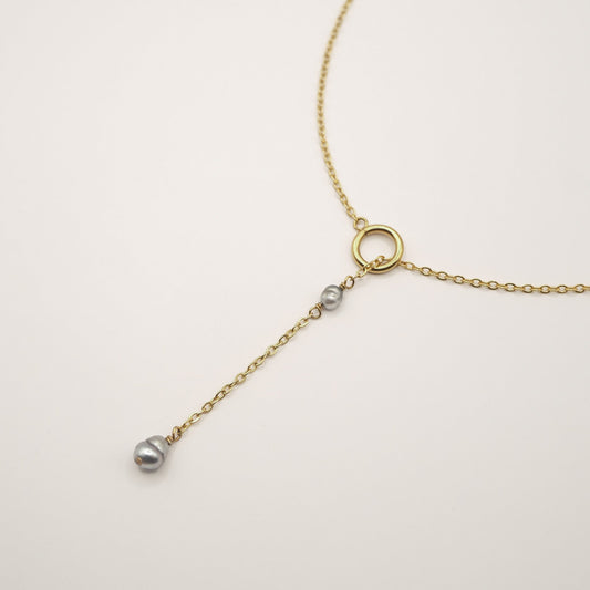 Collier Kinari en keshis de Tahiti ou d'eau douce. Bijoux en acier inoxydable doré