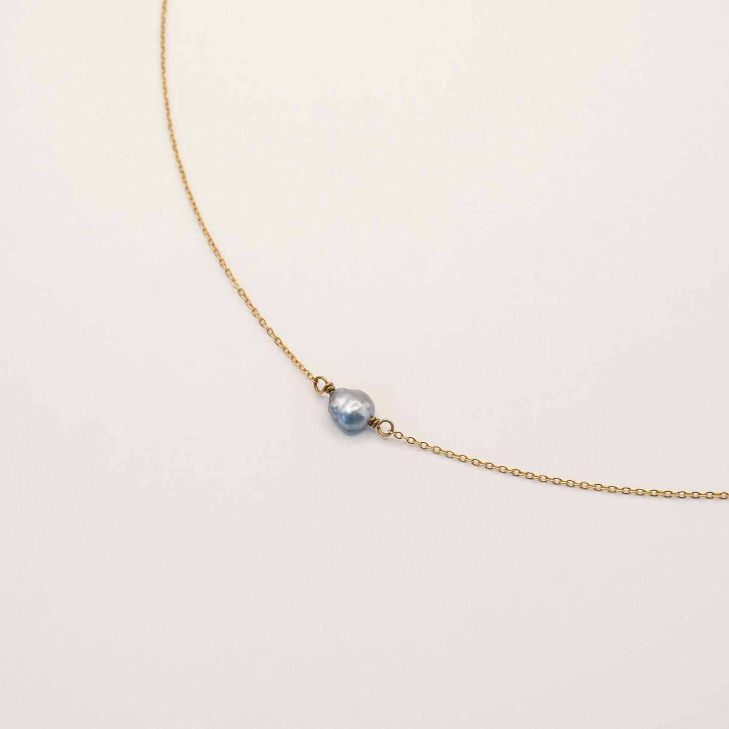 Ras du cou Noya en keshis de Tahiti ou d'eau douce. Bijoux en acier inoxydable doré