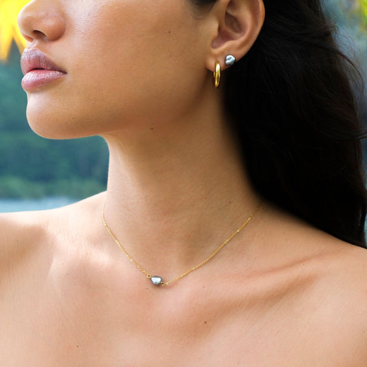 Ras du cou Noya en keshis de Tahiti ou d'eau douce. Bijoux en acier inoxydable doré