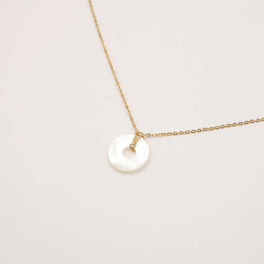 Ras du cou Pirataura en nacre de Tahiti. Bijoux en acier inoxydable doré