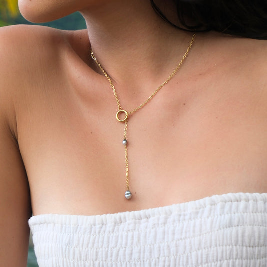 Collier Kinari en keshis de Tahiti ou d'eau douce. Bijoux en acier inoxydable doré