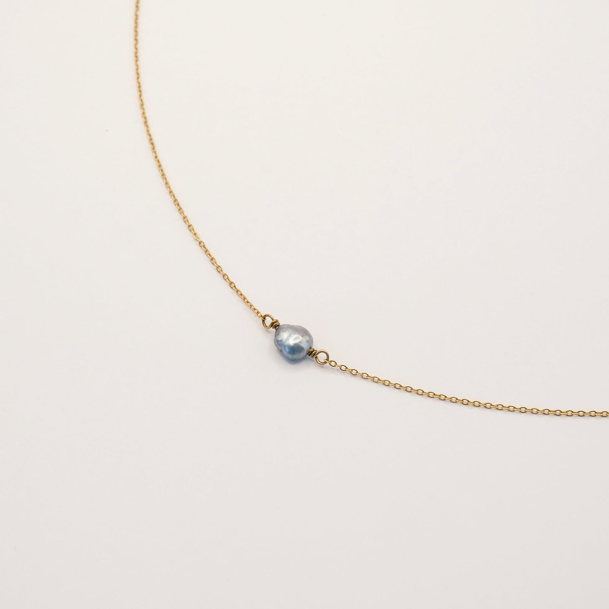 Ras du cou Noya  en keshis de Tahiti ou d'eau douce. Bijoux en acier inoxydable doré